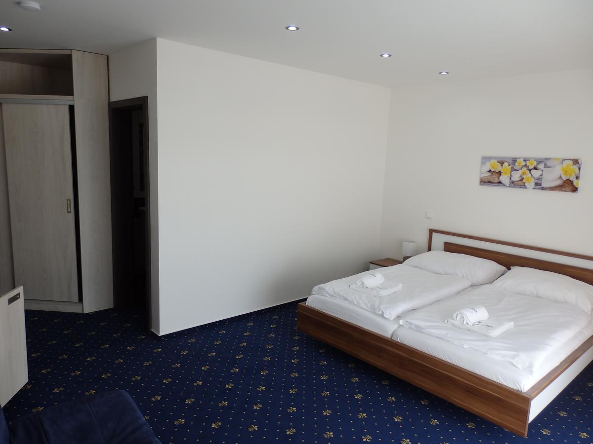 Rezidence Holsin Hotel Holsiny Eksteriør billede